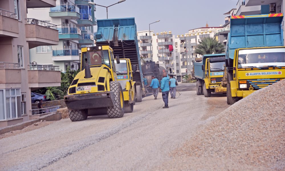 ALANYA BELEDİYESİ'NİN ASFALT ÇALIŞMALARI MAHMUTLAR, KARGICAK VE KESTEL’DE DEVAM EDİYOR - Mega TV 4 (4)