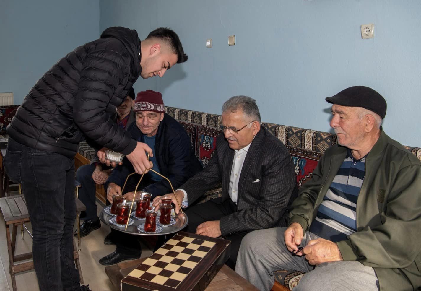 Büyükkılıç’tan Mimarsinan’da Çay Eşliğinde “Sıcak” Ve “Samimi” Sohbet