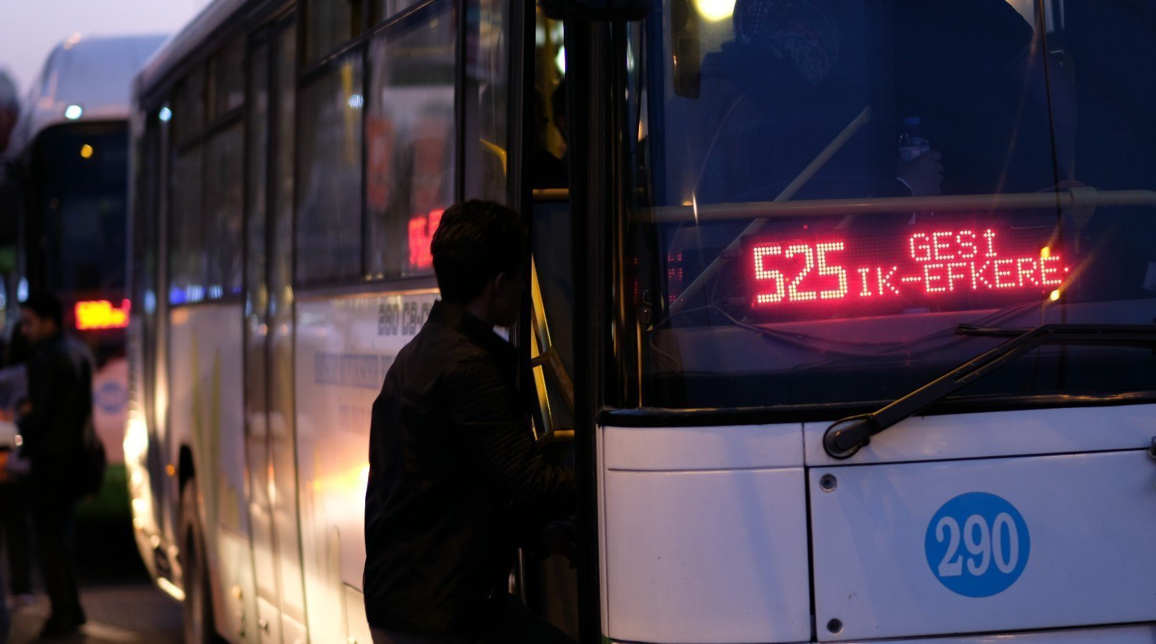 ÜCRETLİ ÖĞRETMENLERDEN BAŞKAN BÜYÜKKILIÇ’A “SEYAHAT KARTI” TEŞEKKÜRÜ