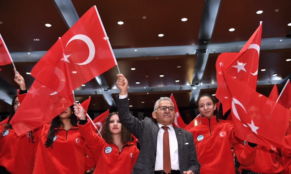 BAŞKAN BÜYÜKKILIÇ, GENÇLERLE BULUŞTU - Mega TV ABC_4294-l