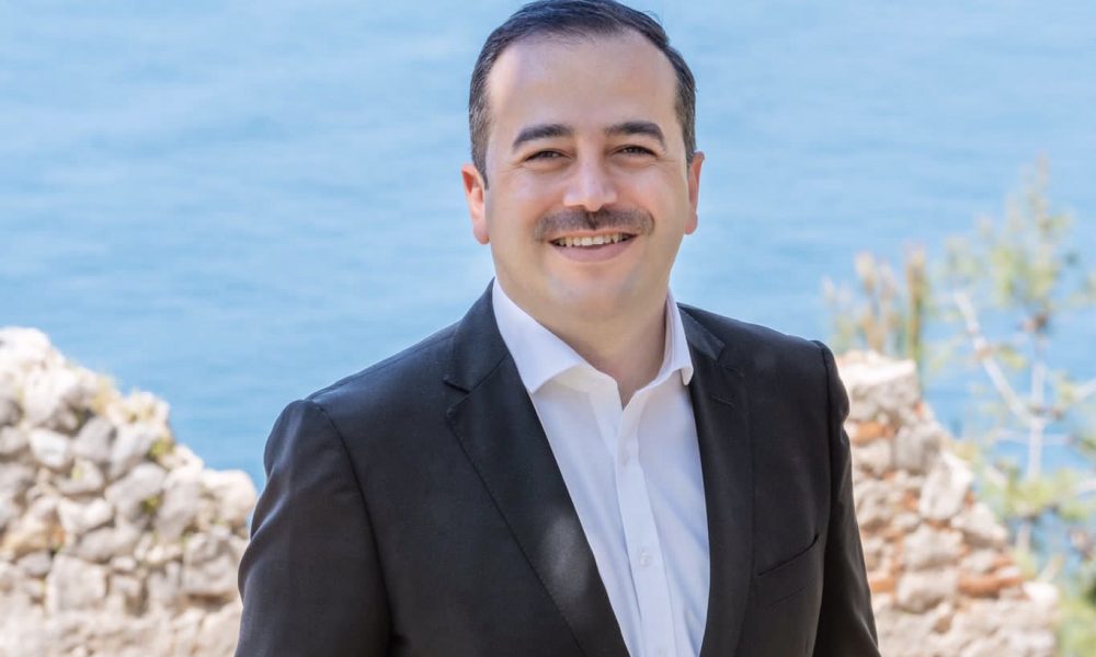 Tunahan Toksöz: "Birileri gibi kahvaltı sofralarında ya da aile yemeklerinde aldığımız emirler ile değil, öz irademizle vereceğiz." - Mega TV D5A9662F-EC91-4436-A10A-6E98181D321E
