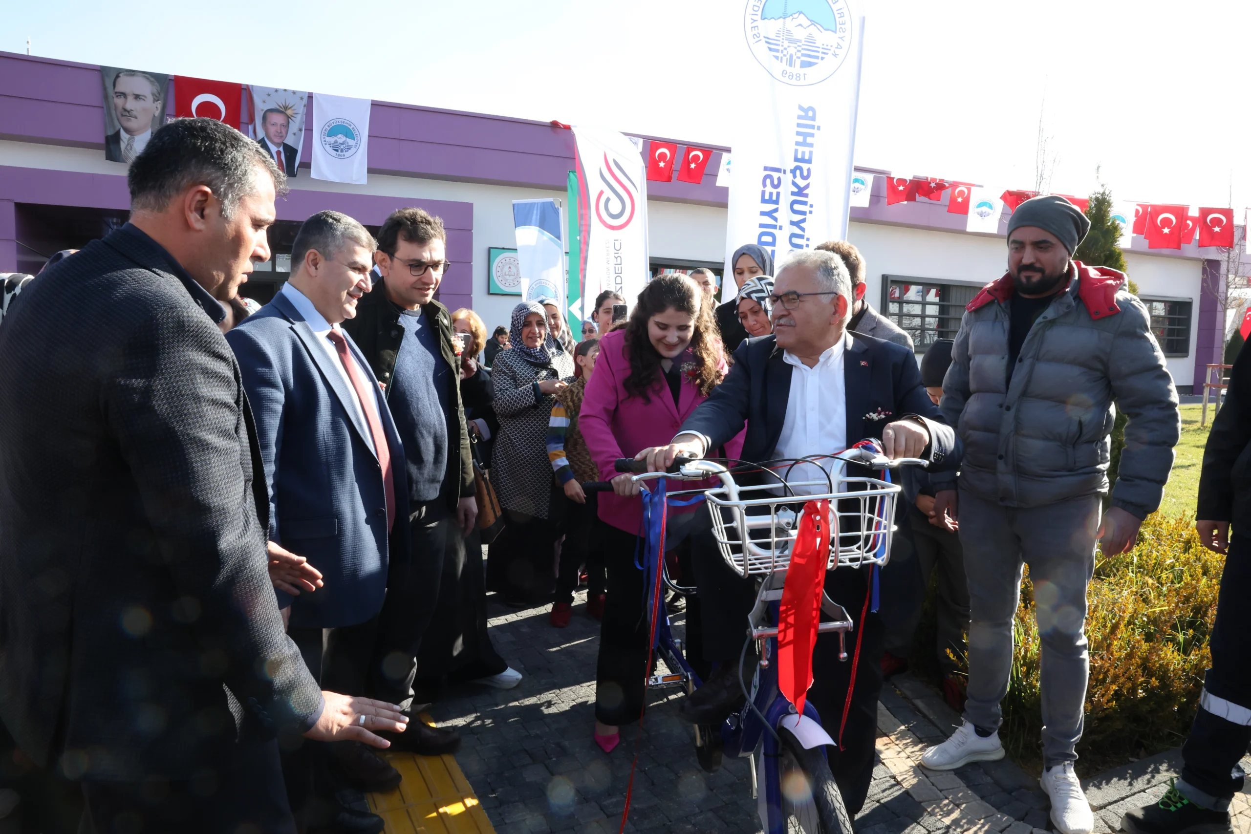 BÜYÜKKILIÇ’TAN DUYGULANDIRAN JEST