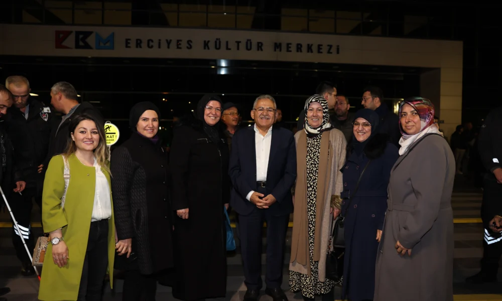 BÜYÜKKILIÇ, DÜNYA ENGELLİLER GÜNÜ’NE ÖZEL KONSERDE ‘ÖZEL’ VATANDAŞLARLA BULUŞTU - Mega TV 098A4448-d