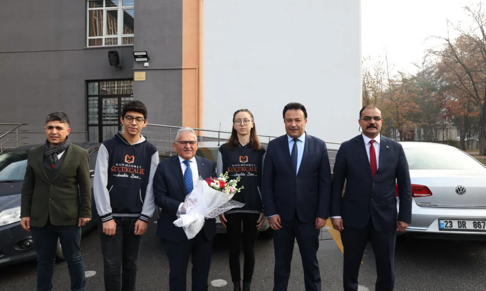 GENÇ DOSTU BAŞKAN, ÖĞRENCİLERLE BULUŞTU - Mega TV 098A5530-i