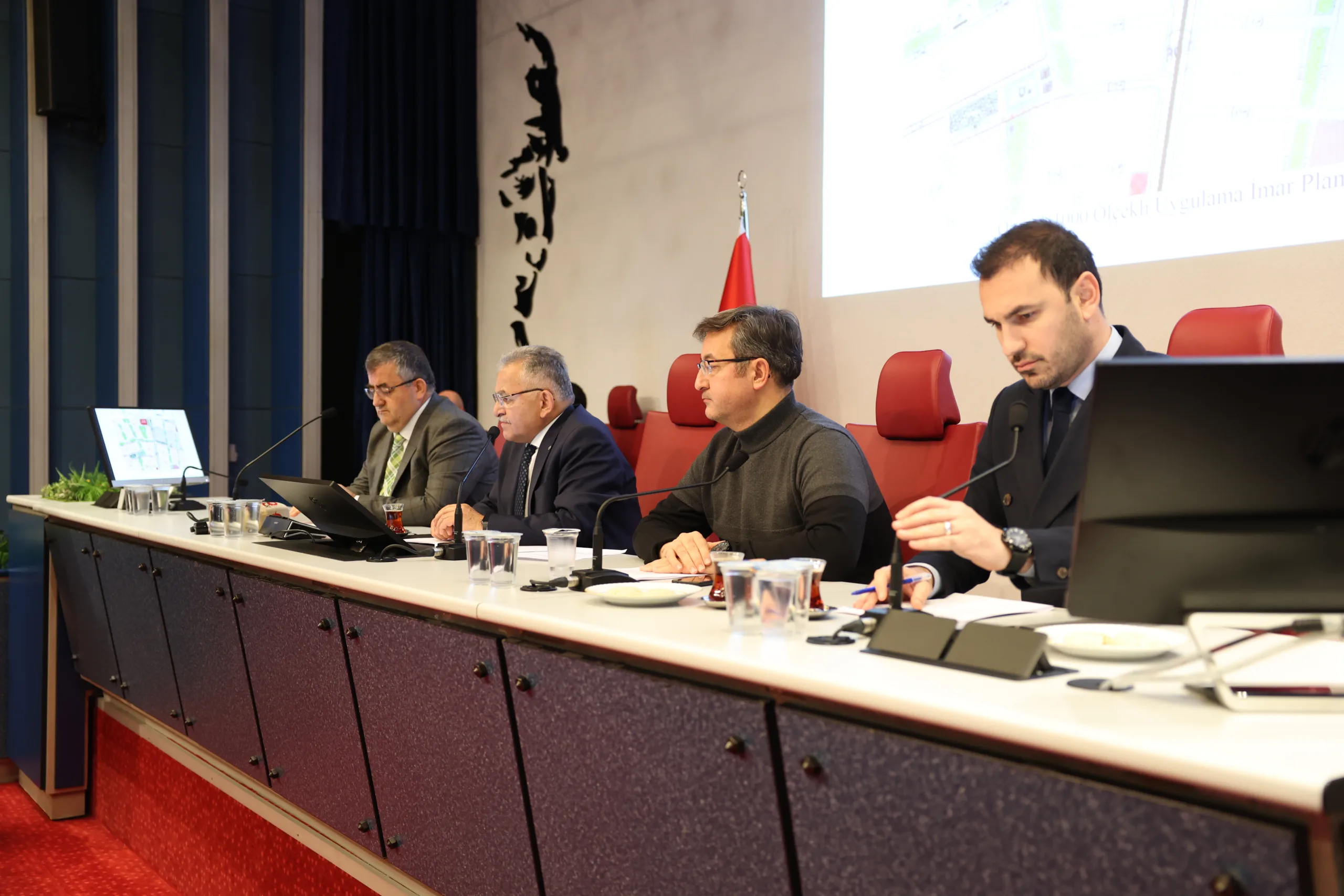 YATIRIM LİDERİ BÜYÜKŞEHİR’E 652 MİLYON TL’LİK EK BÜTÇE