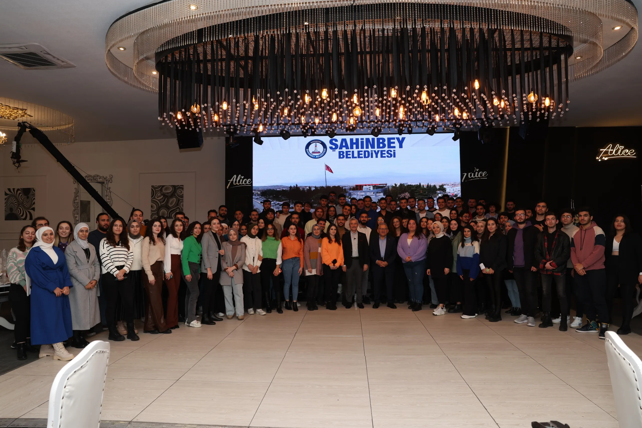 BAŞKAN BÜYÜKKILIÇ, KAYSERİ’DEKİ GAZİANTEPLİ ÖĞRENCİLERLE BULUŞTU