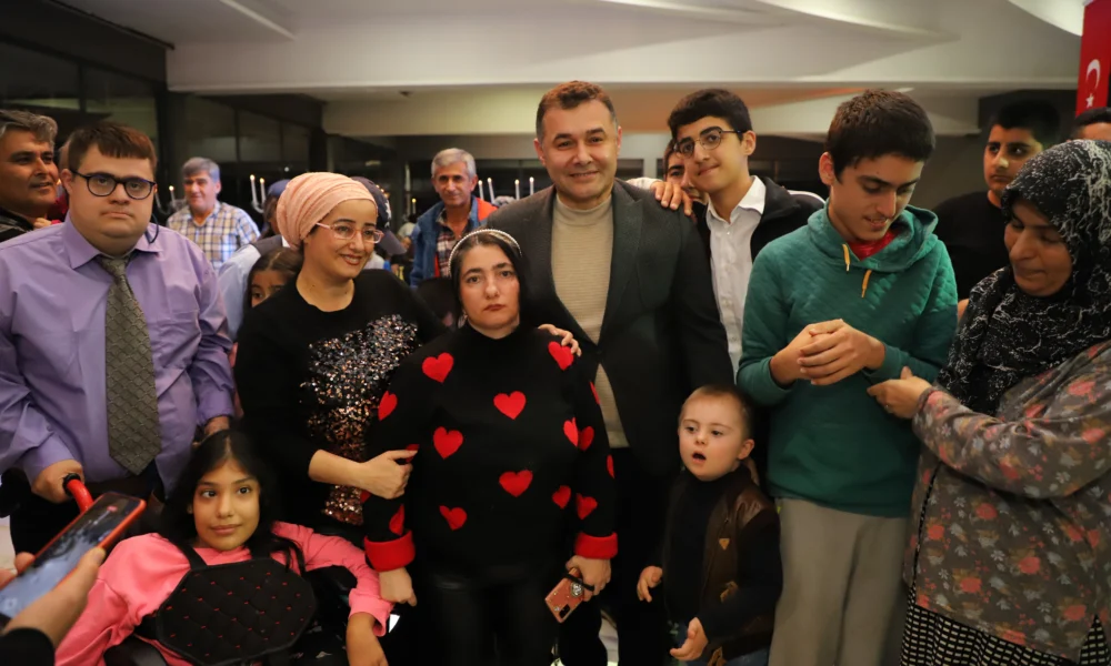 ALANYA BELEDİYESİ’NİN DÜZENLEDİĞİ SEVGİ GECESİ RENKLİ ANLARA SAHNE OLDU - Mega TV 13