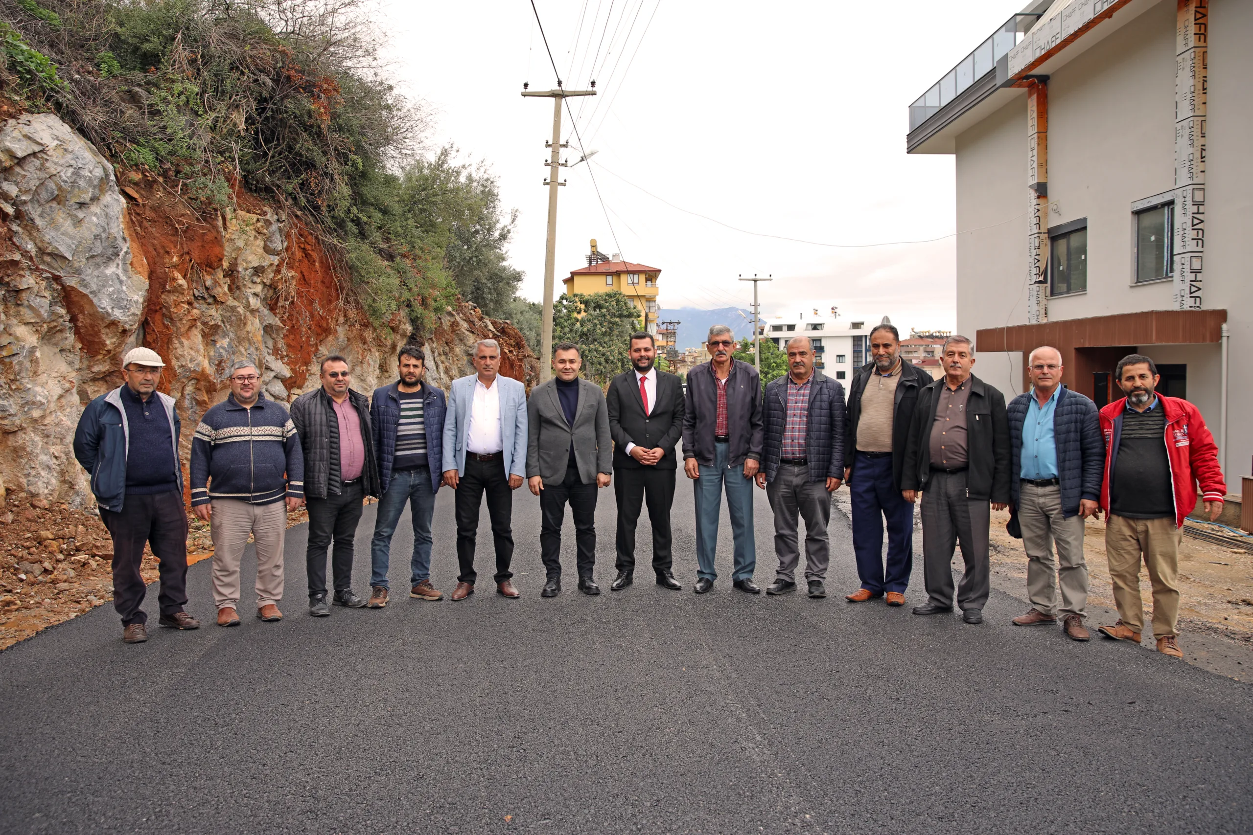 ESKİ ANTALYA CADDESİ SİL BAŞTAN YENİLENİYOR