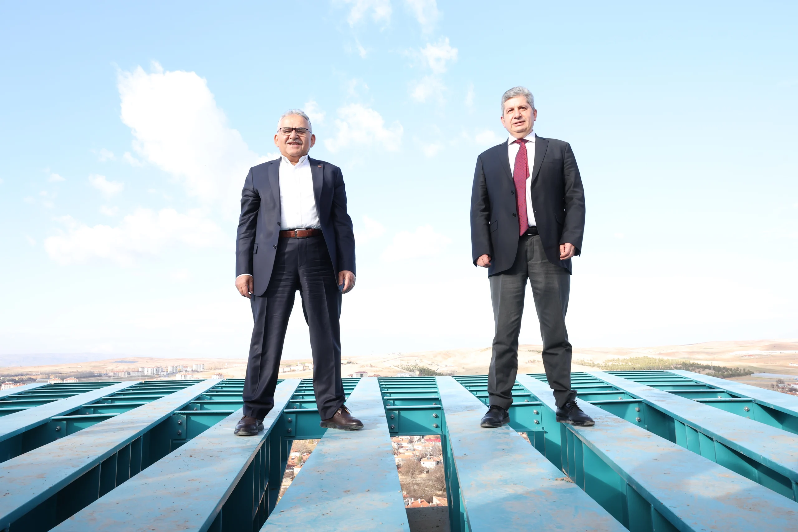 BAŞKAN BÜYÜKKILIÇ, TAMAMLANMA AŞAMASINA GELEN CAM SEYİR TERASI’NI İNCELEDİ