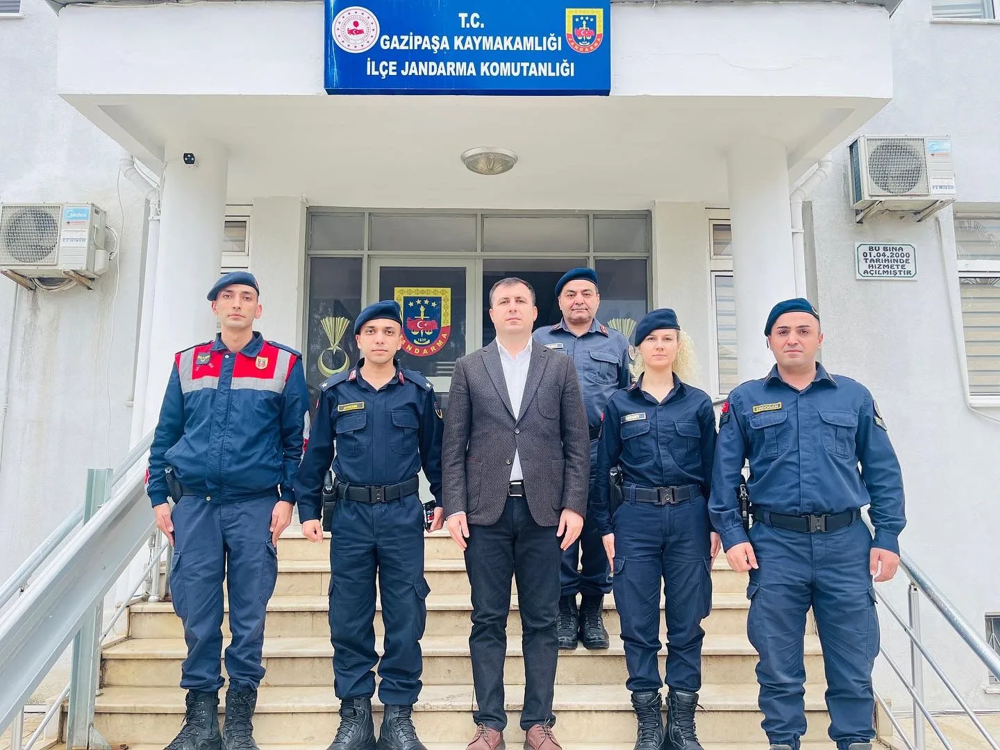 GAZİPAŞA KAYMAKAMI ORHAN ALTUN İLÇE JANDARMA KOMUTANLIĞI VE İLÇE EMNİYET MÜDÜRLÜĞÜNÜ ZİYARETE BULUNDU