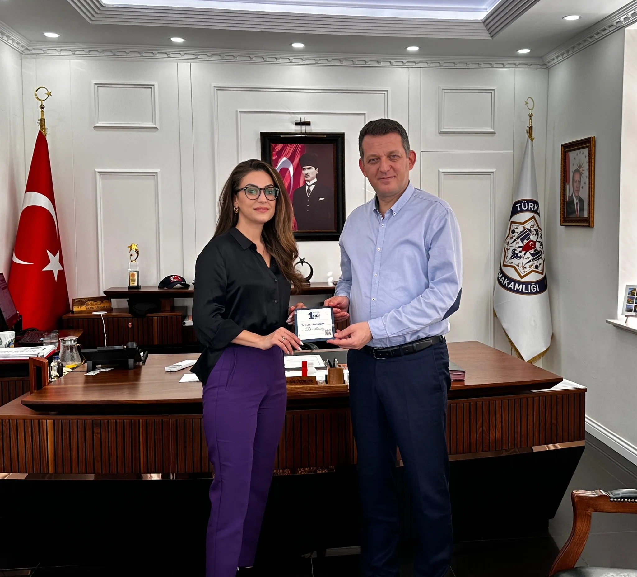 MEGA TV’DEN ALANYA KAYMAKAMI FATİH ÜRKMEZER’E 1. KURULUŞ YILDÖNÜMÜ DAVETİYESİ