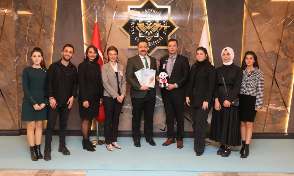 LÖSEV’DEN REKTÖR KALAN’A ANLAMLI HEDİYE - Mega TV 5M3A3001