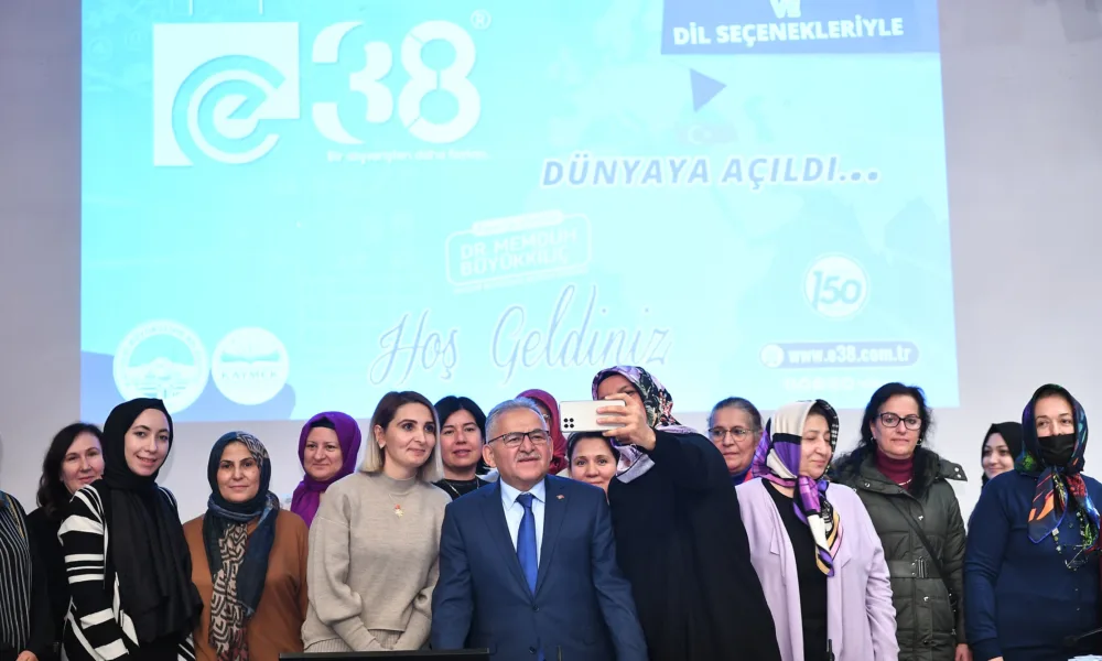 BAŞKAN BÜYÜKKILIÇ, E-38’İN DÜNYAYA AÇILAN YENİ ARA YÜZÜNÜ TANITTI - Mega TV ABC_0968-c