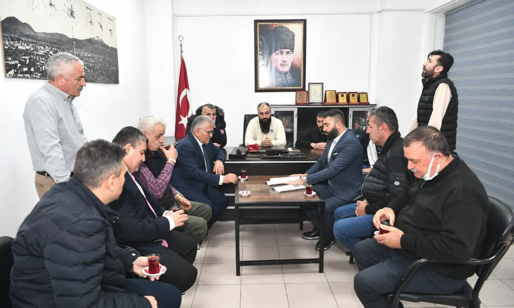 BAŞKAN BÜYÜKKILIÇ’TAN ESNAF ZİYARETİ - Mega TV ABC_9763-6