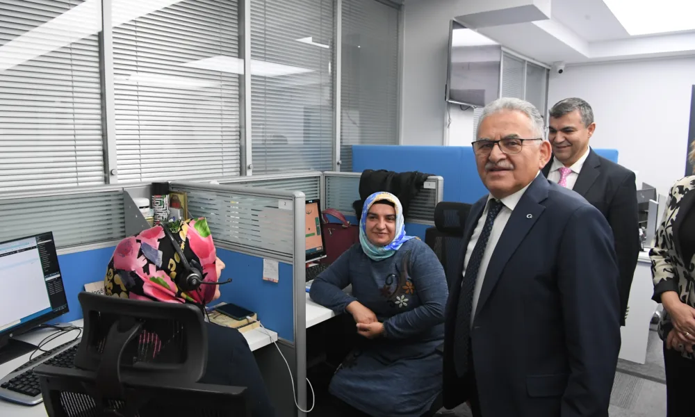 BÜYÜKKILIÇ, ALO 153 VE BEYAZ MASA’YI ZİYARET ETTİ - Mega TV ABC_9949-n