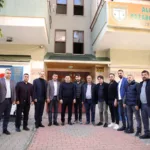 BAŞKAN YÜCEL SALI PAZARINDA ESNAFLARLA BULUŞTU - Mega TV Alanya Belediye Başkanı Adem Murat Yücel, Salı Pazarı’nı ziyaret etti (2)