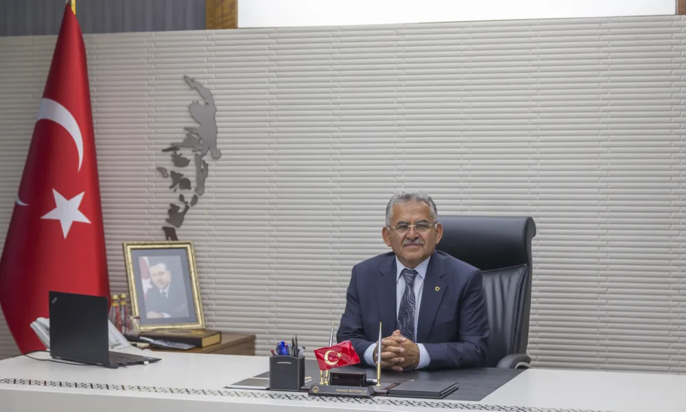 BAŞKAN BÜYÜKKILIÇ: “KAYSERİ 103 YILDIR AYNI YERDE, AYNI KARARLILIKLA VATANINA VE CUMHURİYETİNE SAHİP ÇIKIYOR” - Mega TV _BD_4369-n