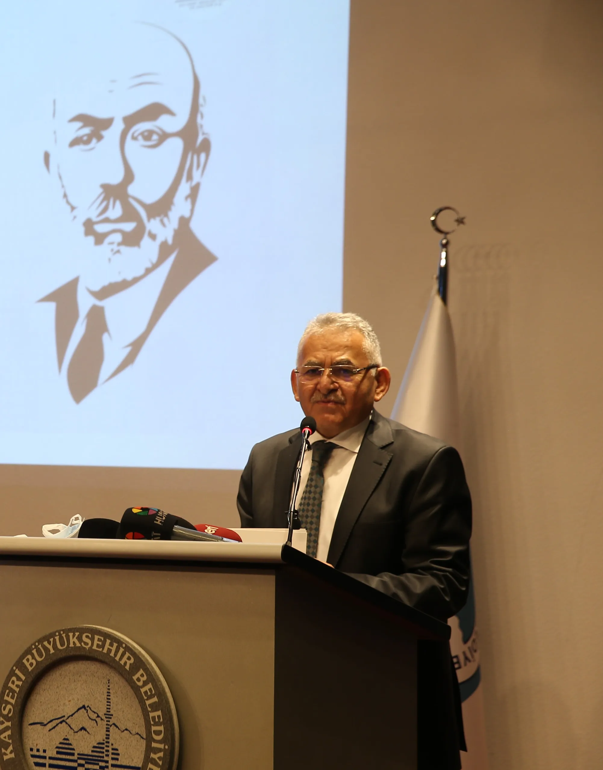 BÜYÜKKILIÇ: “İSTİKLAL ŞAİRİMİZİ RAHMET, MİNNET VE HÜRMETLE YÂD EDİYORUM”