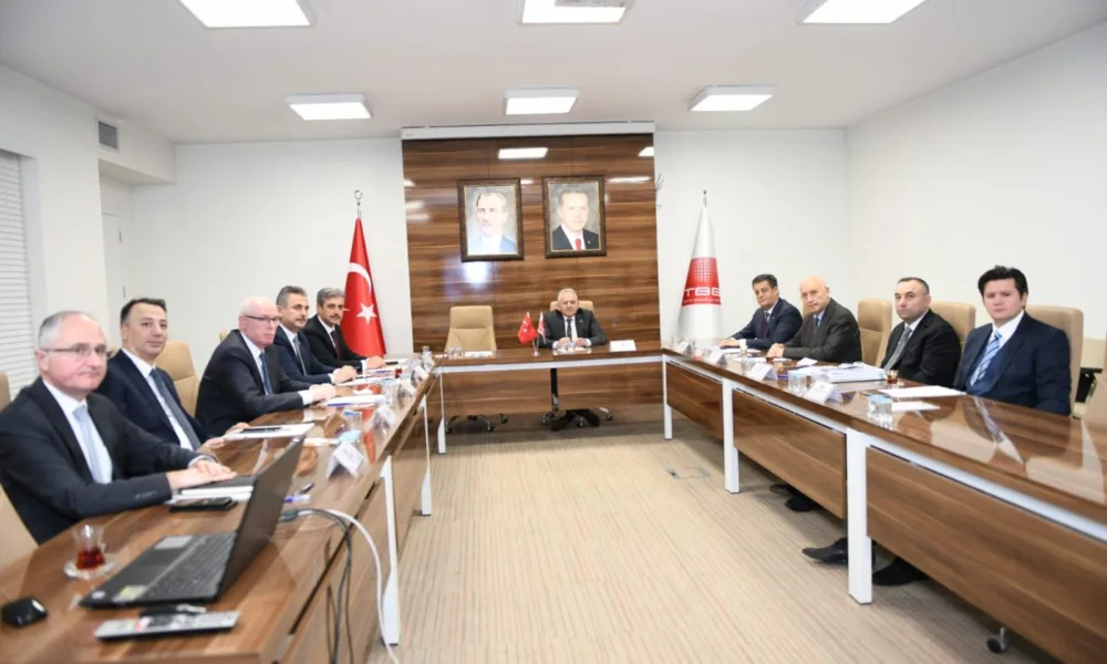 Başkan Dr. Memduh Büyükkılıç Ankara'da... - Mega TV Kayseri Büyükşehir Belediye Başkanı Dr. Memduh Büyükkılıç, Ankara’da Türkiye Belediyeler Birliği (TBB) toplantısında