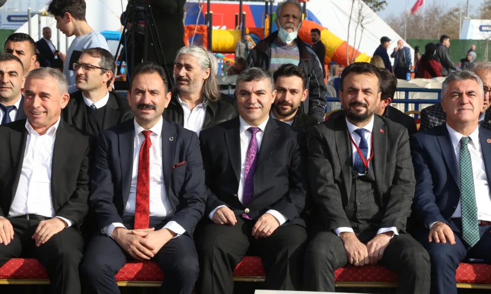 YENİ KAYSERİ TANITIM GÜNLERİ'NDE BÜYÜKŞEHİR STANTLARINA YOĞUN İLGİ - Mega TV MRK30046-g