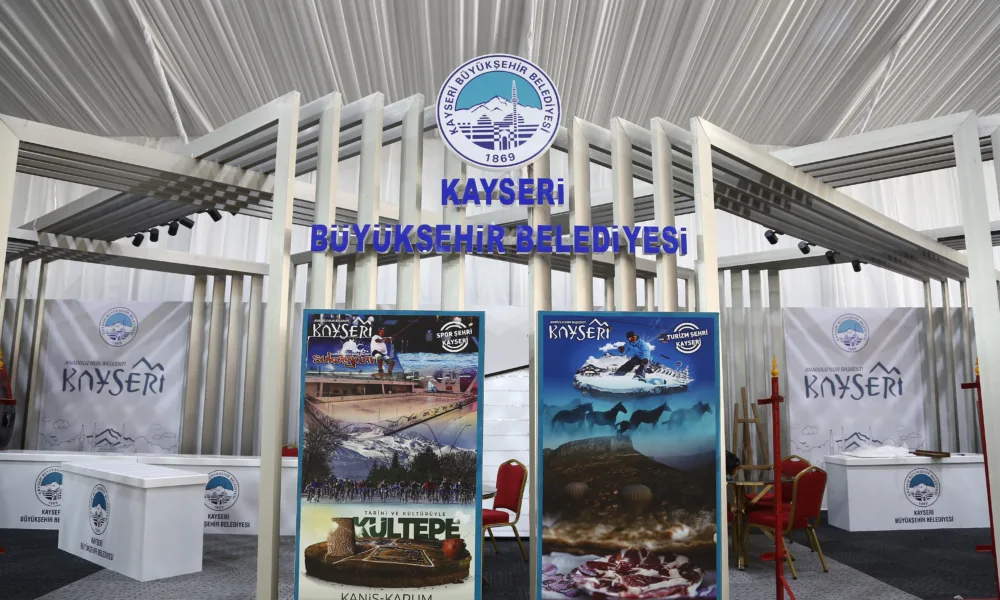 KAYSERİ BÜYÜKŞEHİR, YENİKAPI’DA YERİNİ ALDI - Mega TV MRK39959-i