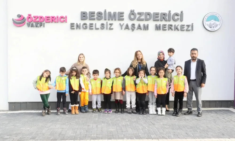 BÜYÜKŞEHİR’İN ENGELLERİ ORTADAN KALDIRAN MERKEZİ, ÖĞRENCİLERİ MİSAFİR EDİYOR - Mega TV WhatsApp Image 2022-12-09 at 10.00.02 (1)-y