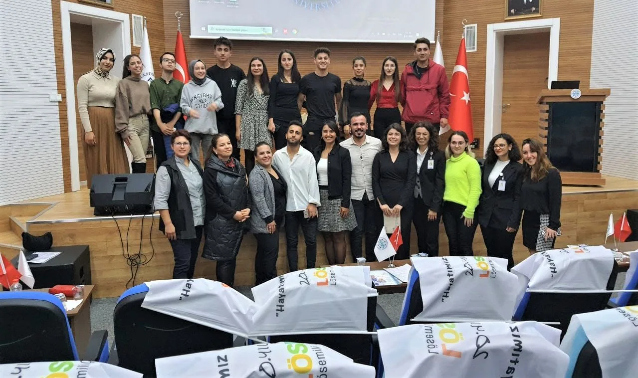 ALKÜ’LÜ ÖĞRENCİLERDEN FARKINDALIK ETKİNLİĞİ