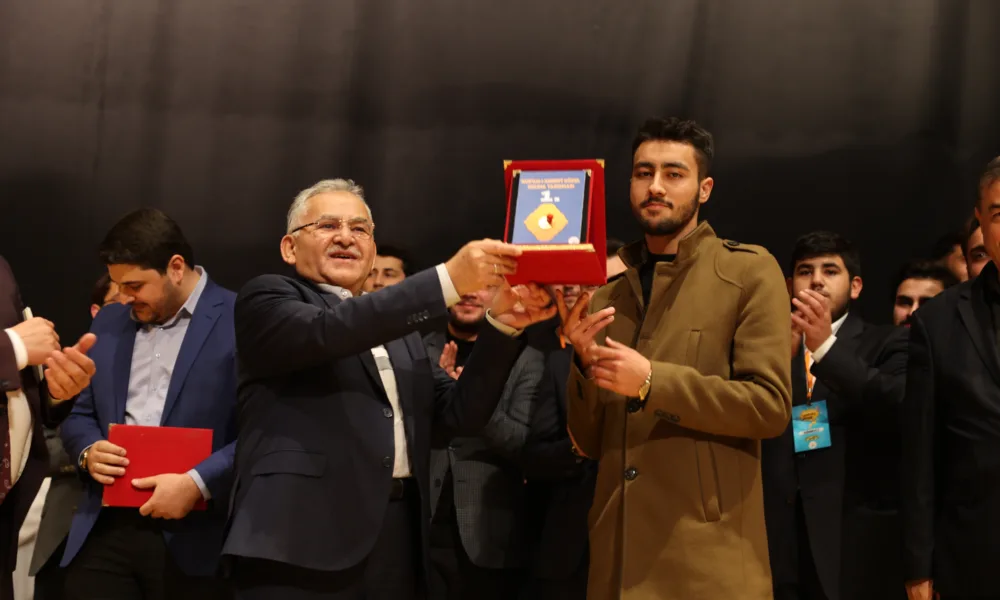 BAŞKAN BÜYÜKKILIÇ, KURAN-I KERİM’İ GÜZEL OKUMA YARIŞMASI’NDA GENÇLERLE BULUŞTU - Mega TV 098A9034-1