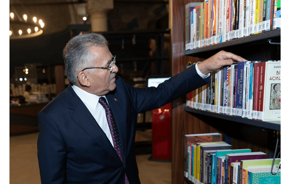 BÜYÜKKILIÇ'IN KÜLTÜR VE EDEBİYATA KİTAP KATKISI 40’I AŞTI - Mega TV Adsız tasarım