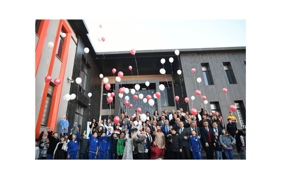 BAŞKAN BÜYÜKKILIÇ VALİ ÇİÇEK İLE ÖĞRENCİLERİN KARNE SEVİNCİNE ORTAK OLDU - Mega TV Adsız tasarım