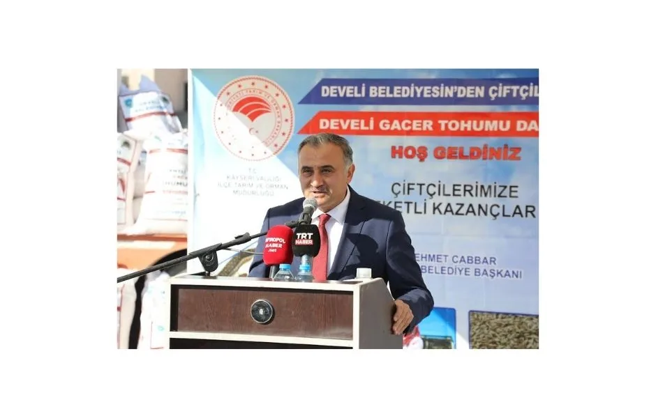 BELEDİYEMİZDEN ÇİFTÇİLERE GACER TOHUMU DESTEĞİ - Mega TV Adsız tasarım