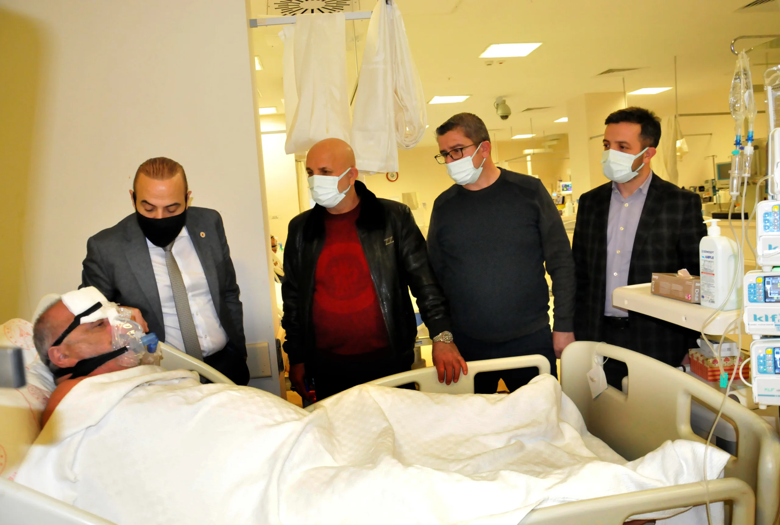 BAŞKAN ÇAVUŞOĞLU YOĞUN BAKIMDA TEDAVİSİ SÜREN  OKŞAR’I ZİYARET ETTİ