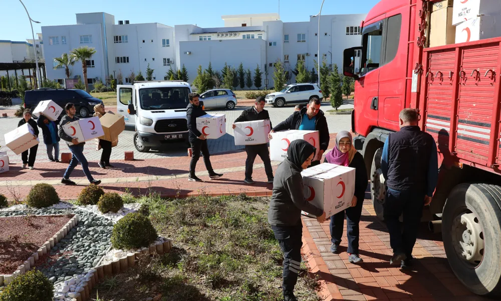 ALKÜ’DE DEPREMZEDELER İÇİN YARDIM MALZEMELERİ TOPLANDI - Mega TV 5M3A5879