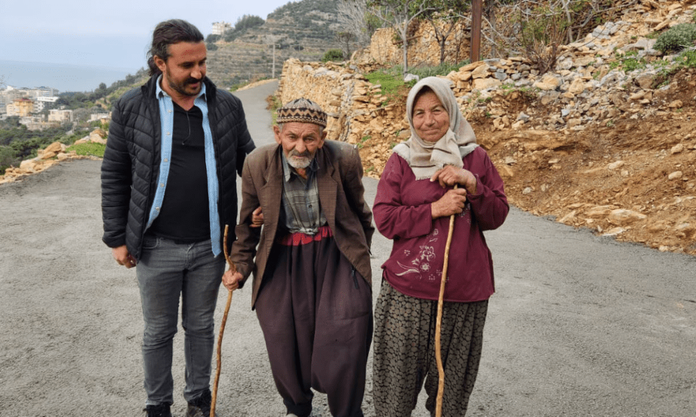 YAŞLI VE ENGELLİ ÇİFTİN YOL SORUNUNU BAŞKAN YÜCEL ÇÖZDÜ - Mega TV web haber face (7)