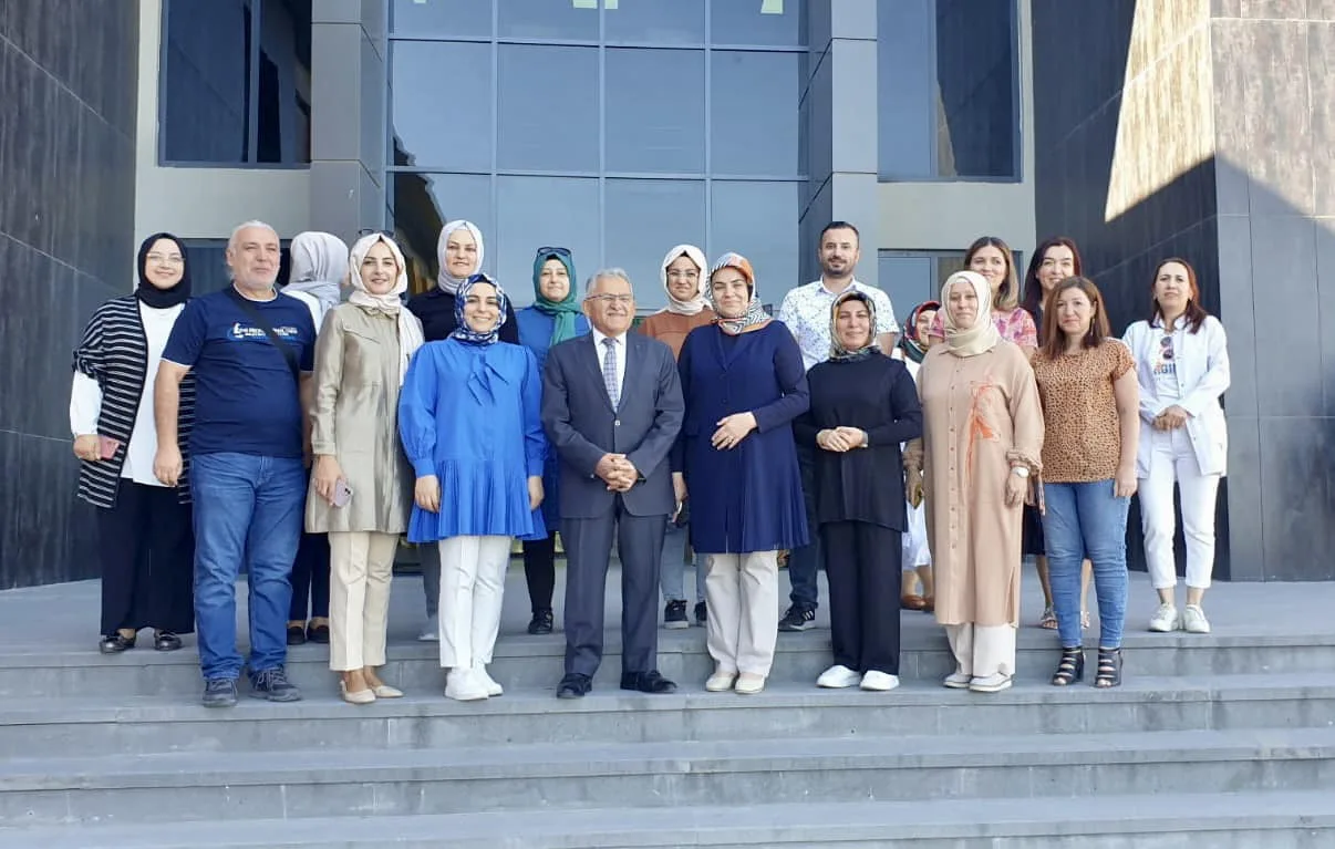 Başkan Büyükkılıç, İlmiye-Ahmet Nuri Büyükkılıç İlkokulu’nda Miniklerin Heyecanına Ortak Oldu