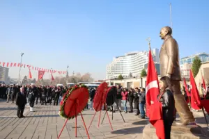 Büyükkılıç, Atatürk'ün Kayseri'ye gelişinin 104'üncü yıl dönümünü kutladı - Mega TV 1 a min - Mega TV