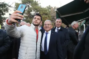 Memduh Büyükkılıç Fırının Başına Geçti, Pide Pişirdi - Mega TV 7 u min - Mega TV