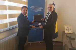 ALKÜ, Tuzla Üniversitesi ile Erasmus ortağı oldu - Mega TV ALKU BOSNA HERSEKTE GONULLERI FETHETTI Egitim Bakani Ziyaret 1 - Mega TV