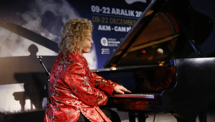 Ünlü Piyanist Gülsin Onay lise öğrencileriyle buluştu