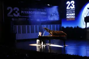 Antalya Piyano Festivali Gulsin Onay konseri ile sona erdi 1 min - Mega TV