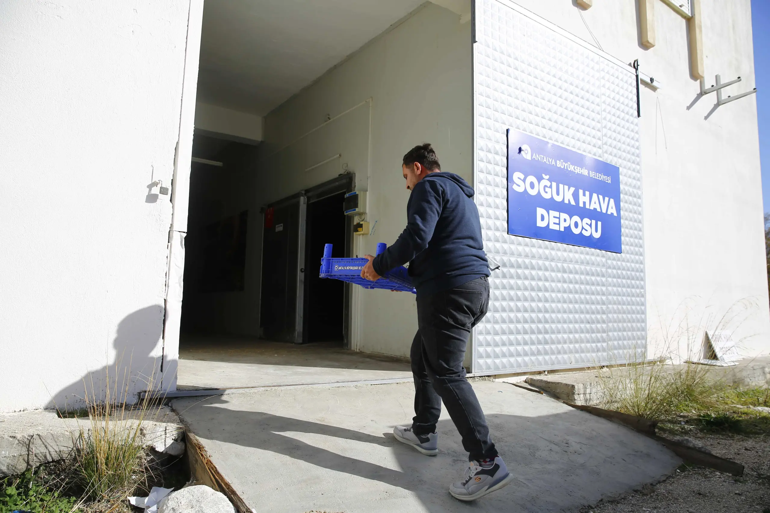 Antalya Büyükşehir’den Finike’ye soğuk hava deposu