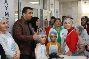 Büyükşehir Kaymek’ten Anne-Çocuk Mozaik Pasta Yapımı Etkinliği - Mega TV SEC 3123 2 min - Mega TV
