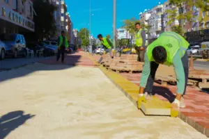 Turgut Reis ve Güllük caddelerinin kaldırımları yenileniyor - Mega TV Turgut Reis Caddesi Kaldirim Calismasi 6 min - Mega TV