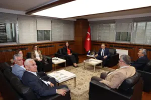 Başkan Büyükkılıç’a Karapınar Belediye Başkanı Güneş Ve Umut Çınarı Derneği’nden Ziyaret - Mega TV Umit Ozer Umut Cinari Dernegi Baskani 2 v min - Mega TV