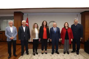 Başkan Büyükkılıç’a Karapınar Belediye Başkanı Güneş Ve Umut Çınarı Derneği’nden Ziyaret - Mega TV Umit Ozer Umut Cinari Dernegi Baskani1 9 min - Mega TV