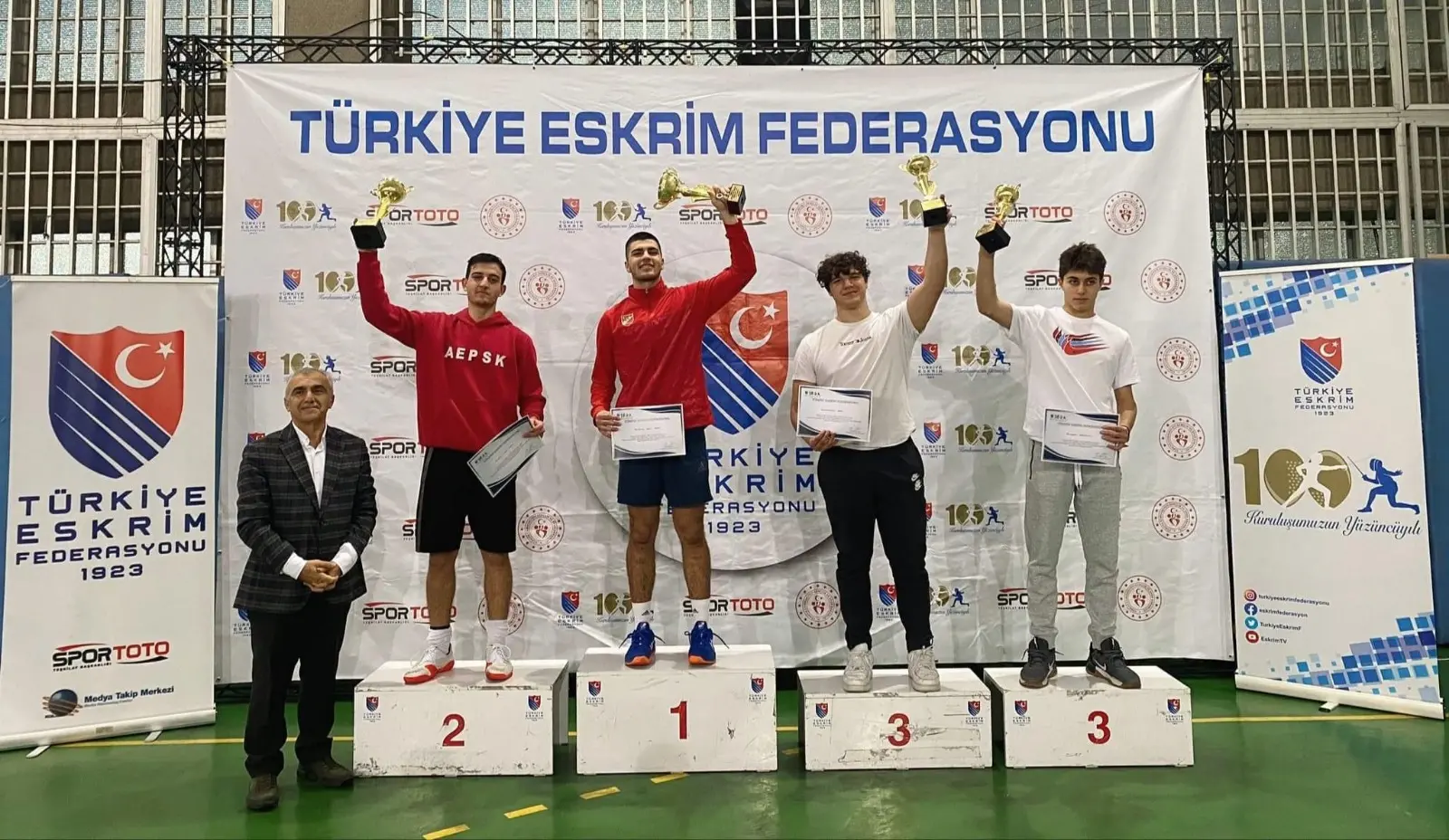 Alanyaspor’un 2 sporcusu Eskrim’de 3’üncü oldu