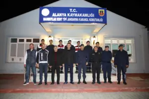 Adem Murat Yücel ve Kaymakam Ürkmezer'den kolluk kuvvetlerine yılbaşı ziyareti - Mega TV 19 min 1 - Mega TV