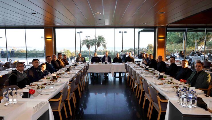 Alanyaspor Yönetim Kurulu yemekte bir araya geldi