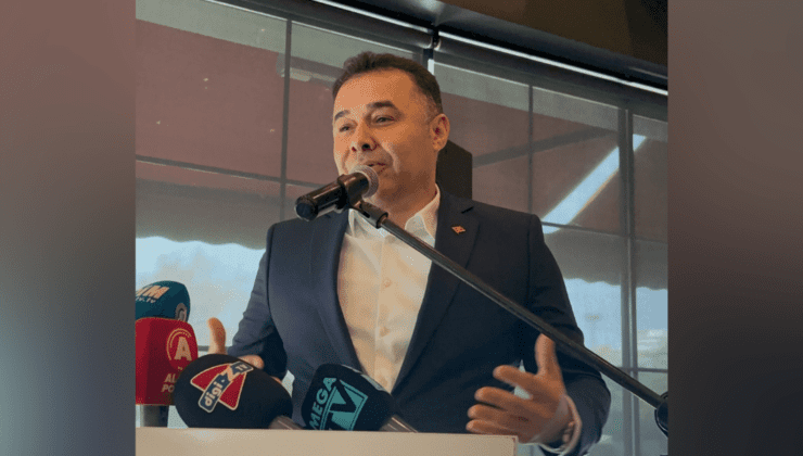 Yücel, basın mensuplarıyla kahvaltıda buluştu