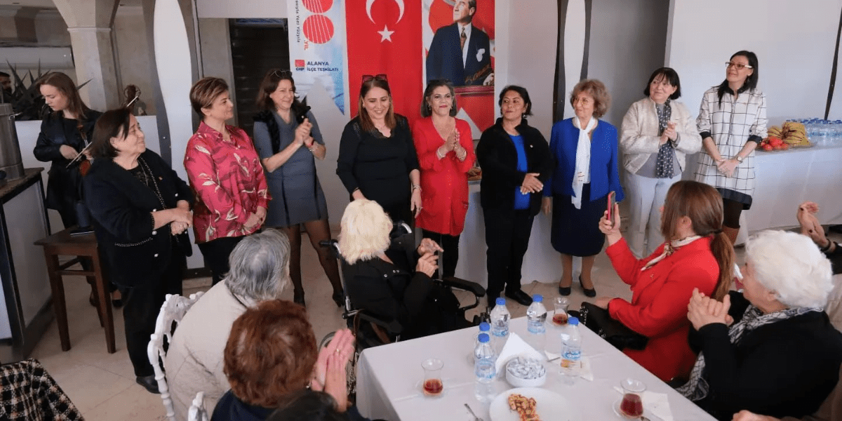 Kadınlar Özçelik’e destek verdi